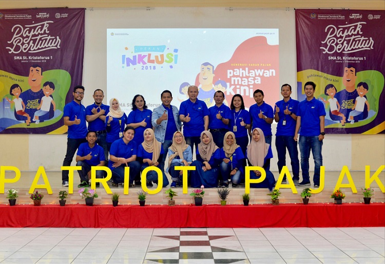 Sesi foto bersama tim KPP Pratama Jakarta Grogol Petamburan