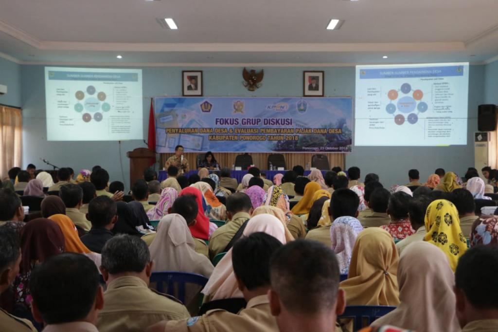 Pemaparan Materi terkait Evaluasi Pembayaran Pajak Dana Desa oleh Kepala KPP Pratama Ponorogo