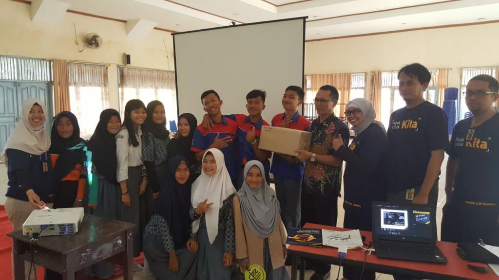 Hadiah yang diraih siswa SMKN 6 Palembang.