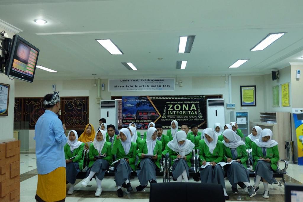 Siswa SMK N 1 Kalibawang padati TPT KPP Pratama Badung Selatan