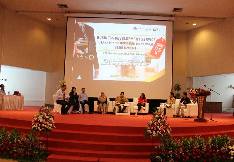 Acara Talkshow dengan beberapa narasumber yang membahas tentang Marketing Online dan PP-23/2018