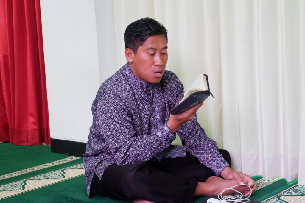 Sholihin sebagai ketua takmir mushola mengawali kegiatan pajak bertilawah