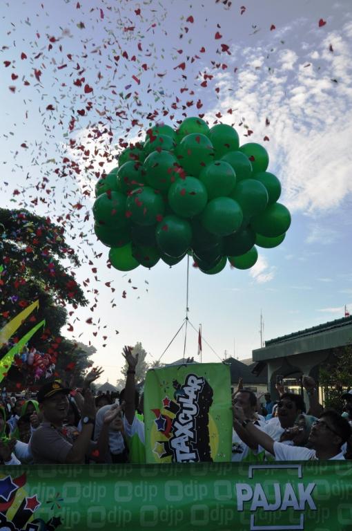 Pembukaan acara ditandai dengan pelepasan peserta funwalk Spectaxcular 2018.