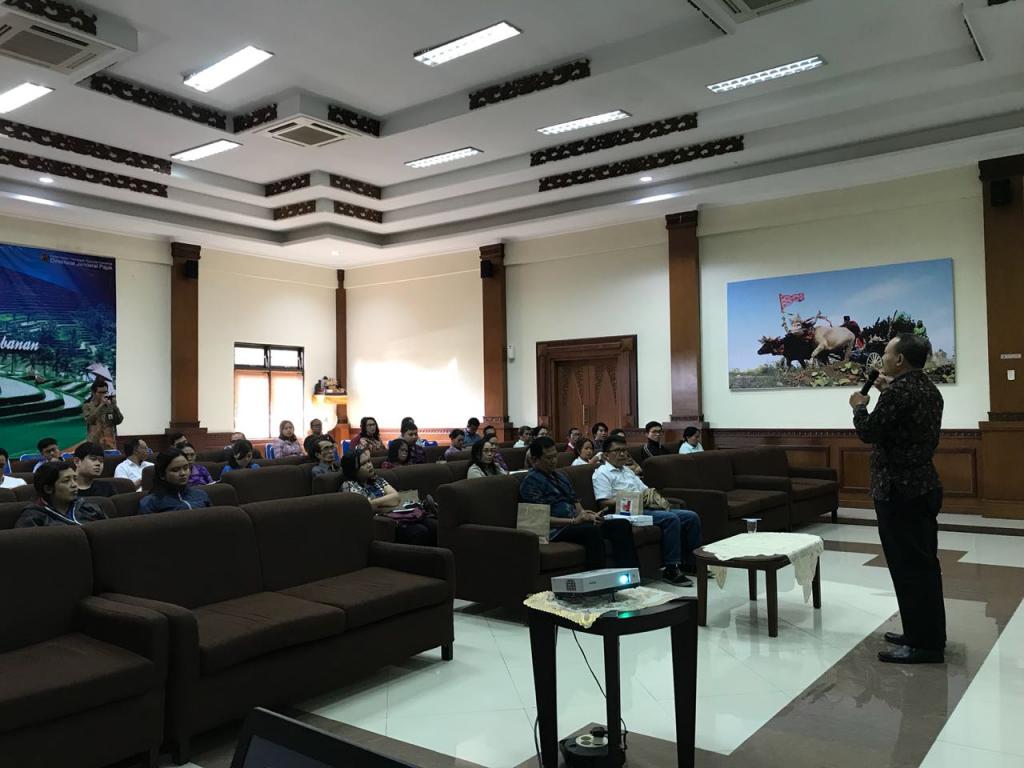 Pemateri, I Ketut Suena membawakan materi PP 23 Tahun 2018