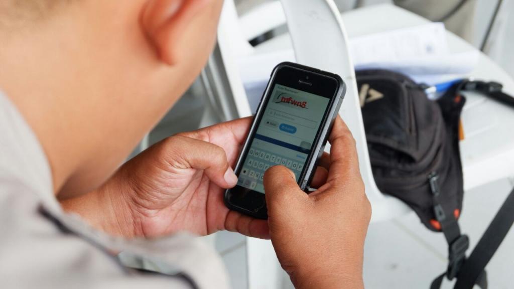 Praktek pengisian SPT Tahunan melalui e-filing sedang berlangsung