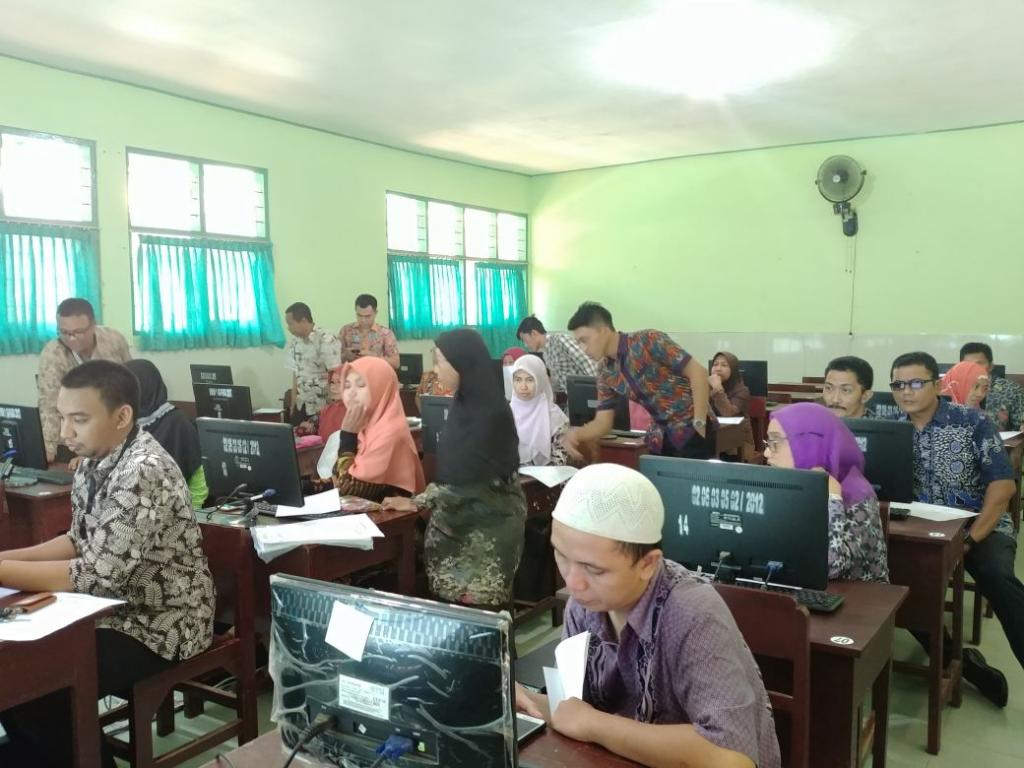 Suasana ruang lab komputer SMAN Gapura Sumenep