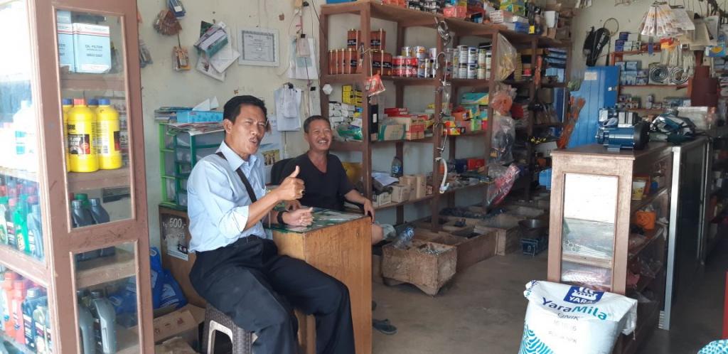 Tim door to door mendatangi pelaku usaha.