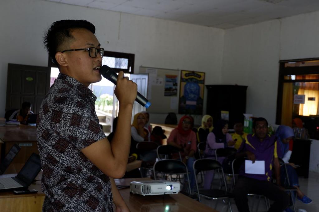 Petugas KP2KP Banggai memaparkan materi