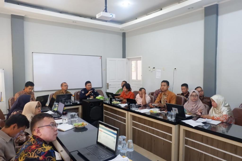 Para peserta antusias mendengarkan penjelasan tentang e-filing