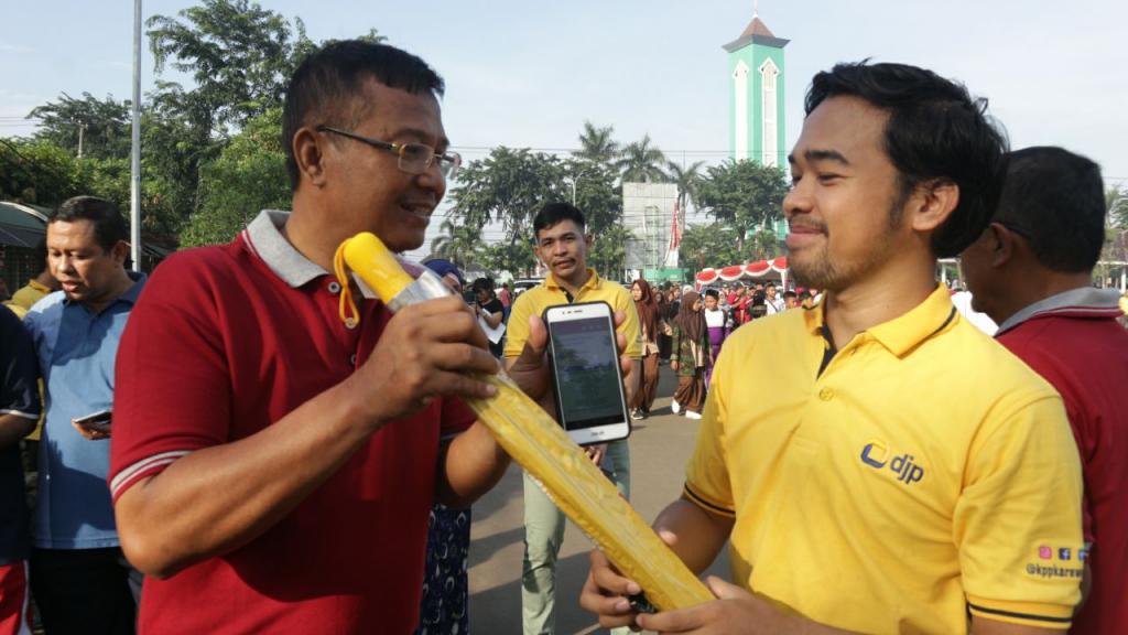 Sebagai apresiasi KPP Karawang Utara juga memberikan hadiah sovenir bagi wajib pajak yang sudah melaporkan SPT Tahunannya melalui efiling