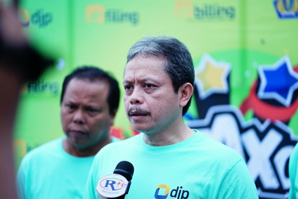 Kepala Kantor Wilayah DJP Riau dan Kepulauan Riau Diwawancarai Salah Satu Stasiun Televisi Lokal