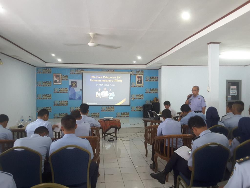 Noor Shodiq kepala bagian umum Lapas Karawang memberikan sambutan dalam acara penyulunan pelaporan SPT Tahunan melalui efiling