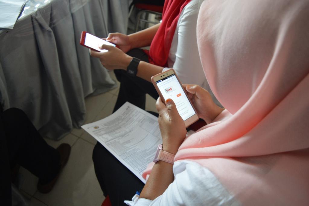 Peserta praktek mengisi pelaporan tahunan melalui e-Filing