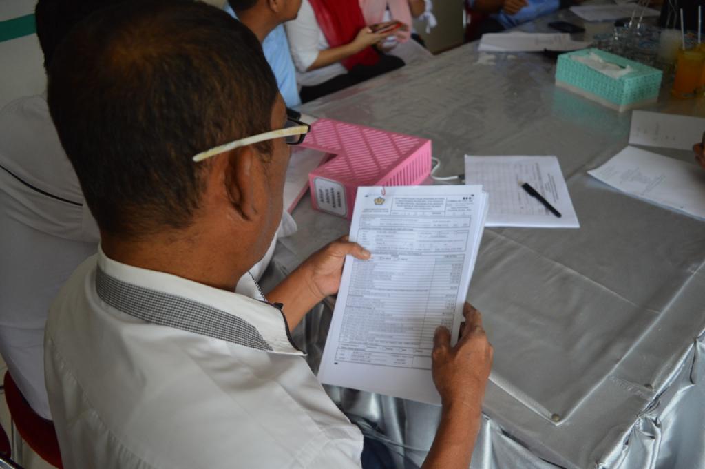 Salah satu peserta mempersiapkan bahan pelaporan SPT