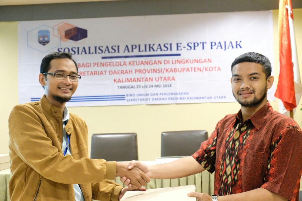 Pemberian hadiah pada peserta yang hadir paling pertama ke acara