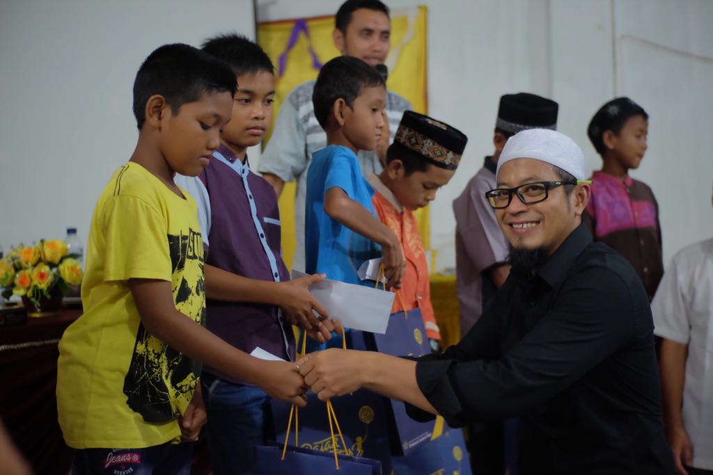 Pemberian santunan kepada Yatim Piatu oleh Kepala KP2KP Aceh Singkil sebagai wujud pajak dan zakat cinta sesama