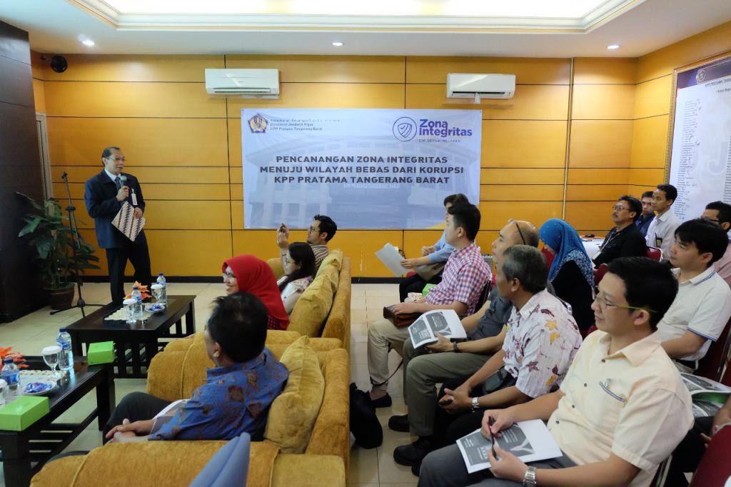 kepala KPP Pratama Tangerang Barat memberikan sambutan