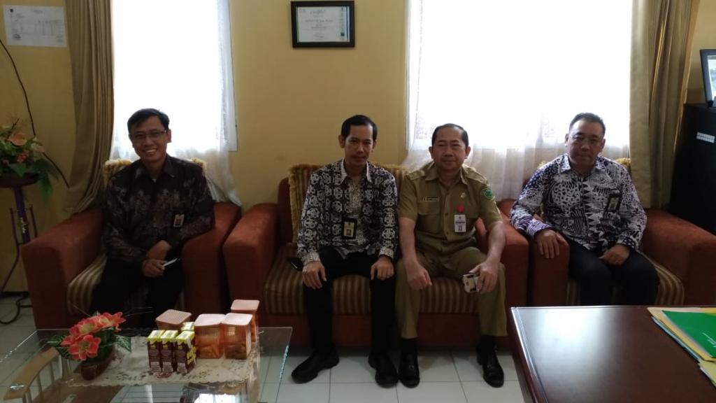 Kepala KPP Pratama Tanjung Redeb bersama Kepala Seksi Ekstensifikasi KPP Pratama Tanjung Redeb,Kepala Seksi Waskon II KPP Pratama Tanjung Redeb, dan Kepala DPMPTSP Kabupaten Berau