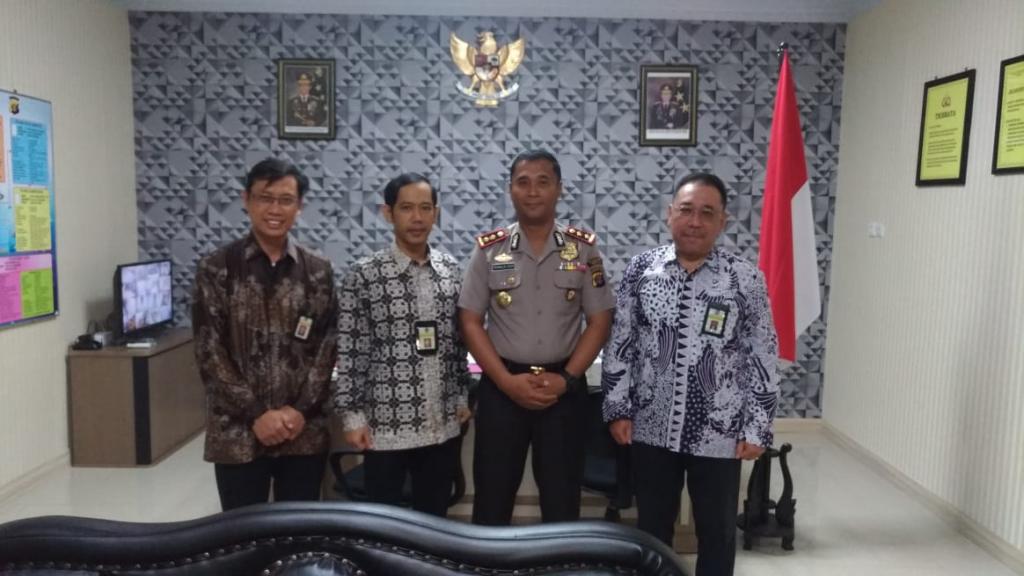 Kepala KPP Pratama Tanjung Redeb bersama Kepala Seksi Ekstensifikasi KPP Pratama Tanjung Redeb,Kepala Seksi Waskon II KPP Pratama Tanjung Redeb, dan Kepala Polres Kabupaten Berau