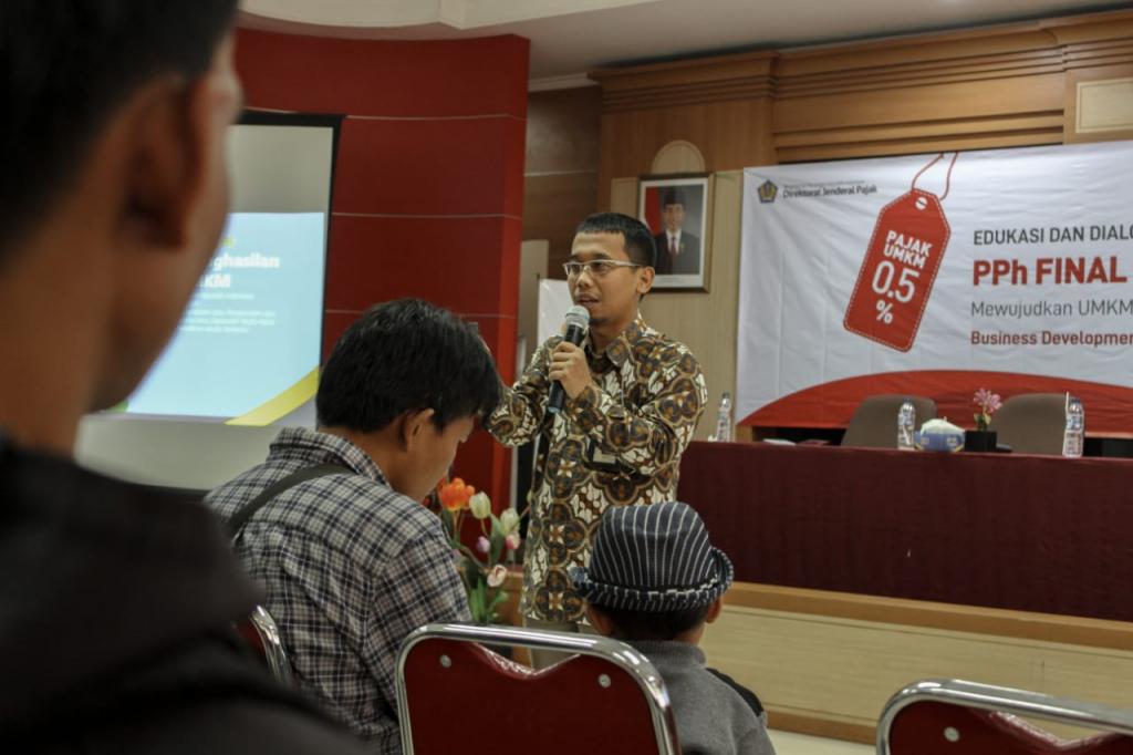 Suasana Dialog antara wajib pajak bersama pemateri Bapak Ismulloh