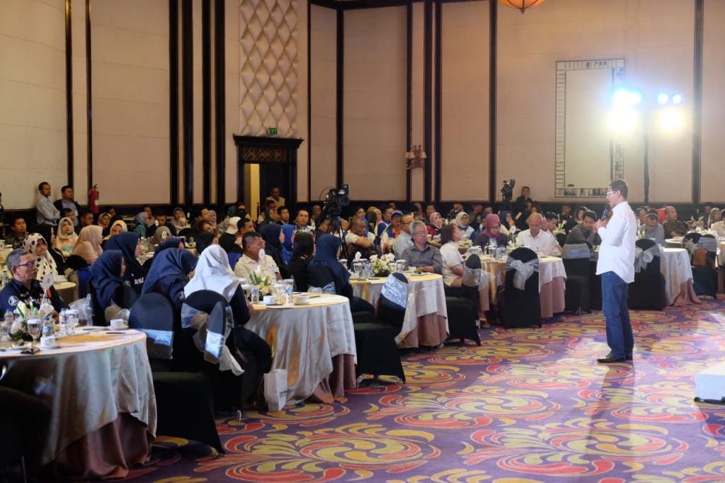 Peserta acara menyimak Direktur P2Humas DJP memaparkan materi