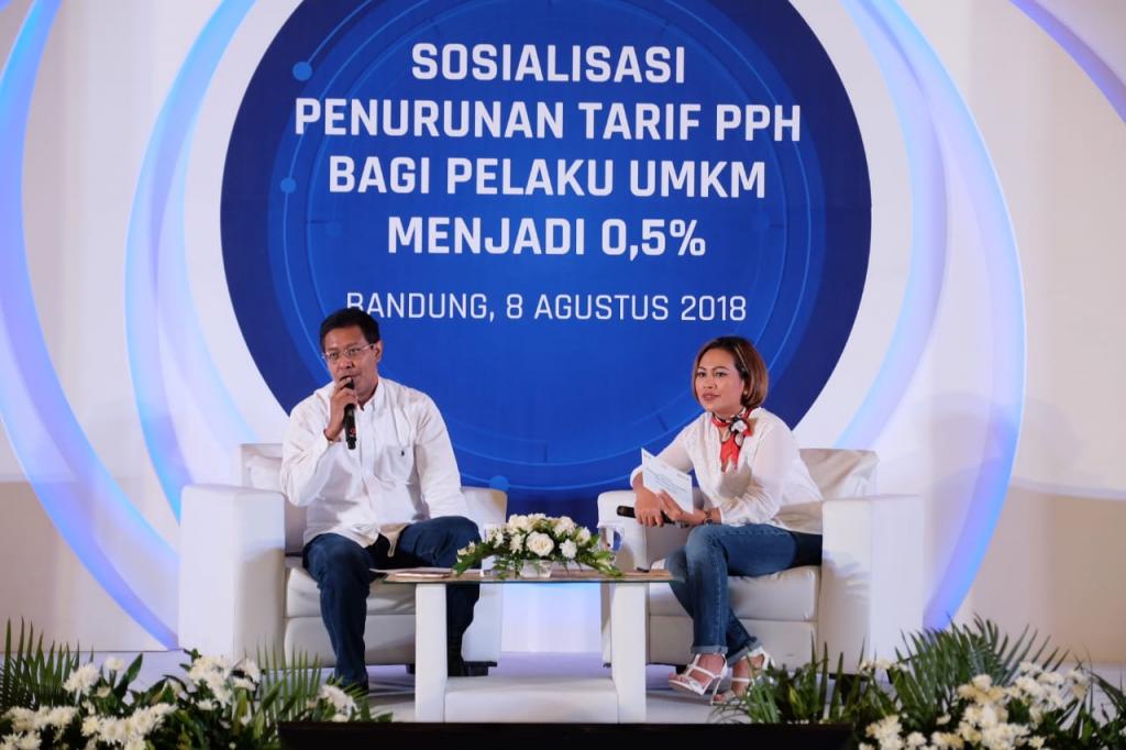 Direktur P2Humas DJP dan Kasubdit Humas Perpajakan sapa hangat pelaku UMKM Bandung