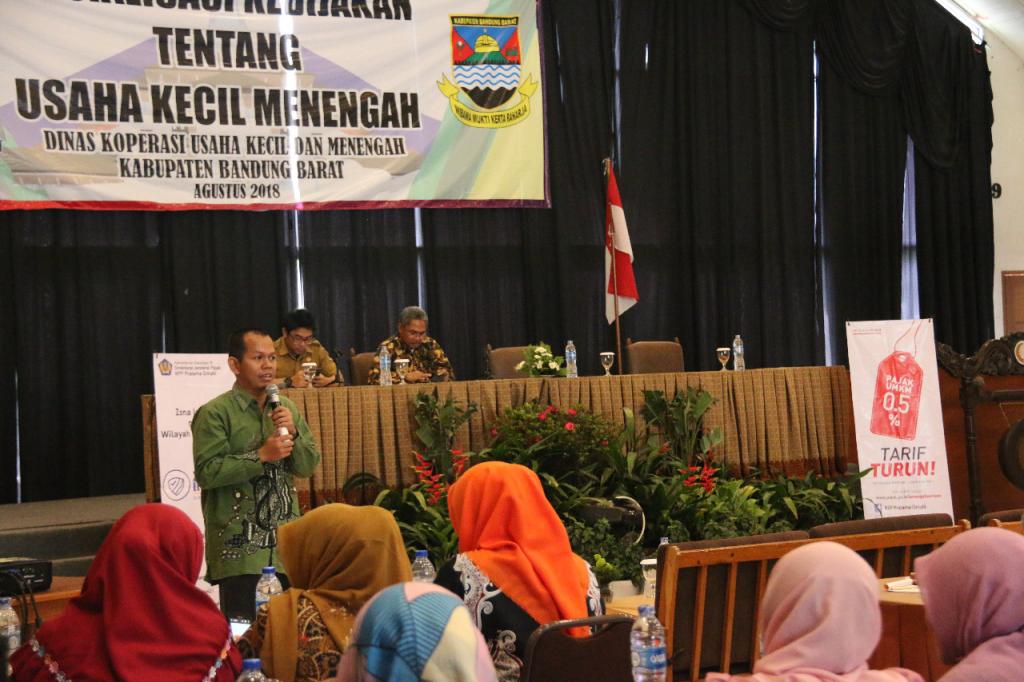 Mulyanto menyampaikan materi PP 23 Tahun 2018