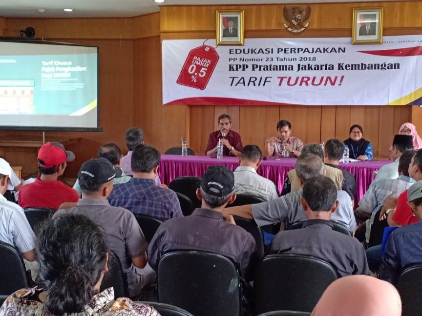 Kepala Seksi Ekstensifikasi dan Penyuluhan KPP Pratama Jakarta Kembangan, Petrus Samusamu, menyampaikan sambutan.