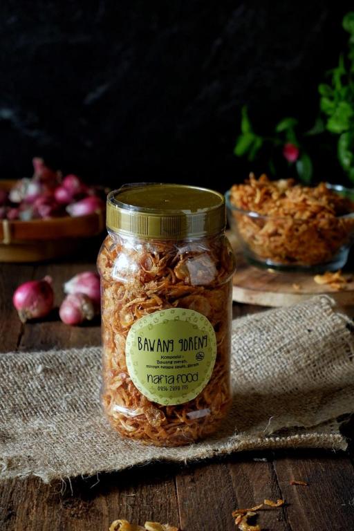 Produk-produk UMKM berbentuk makanan ringan tersedia di Gerai UMKM RKB 526