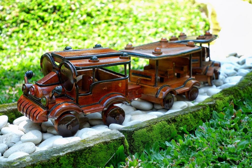 Miniatur terbuat dari barang bekas tersedia di showroom Gerai UMKM RKB 526