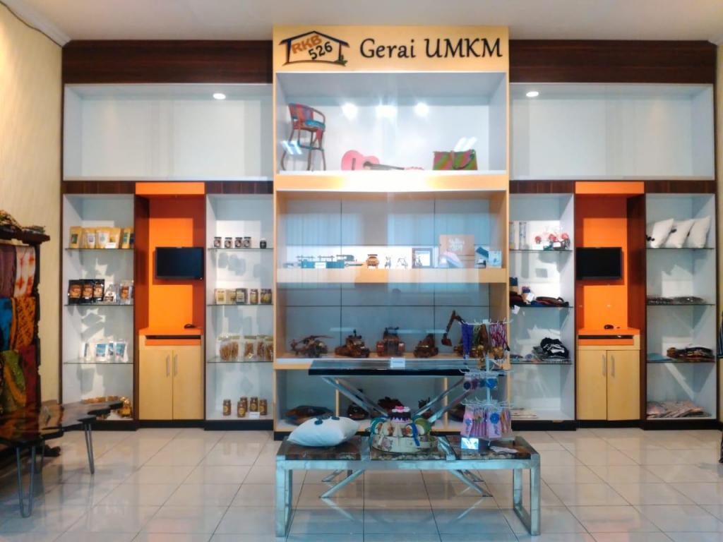 Gerai UMKM RKB 526 diisi oleh UMKM binaan RKB BRI Surakarta dan KPP Pratama Surakarta