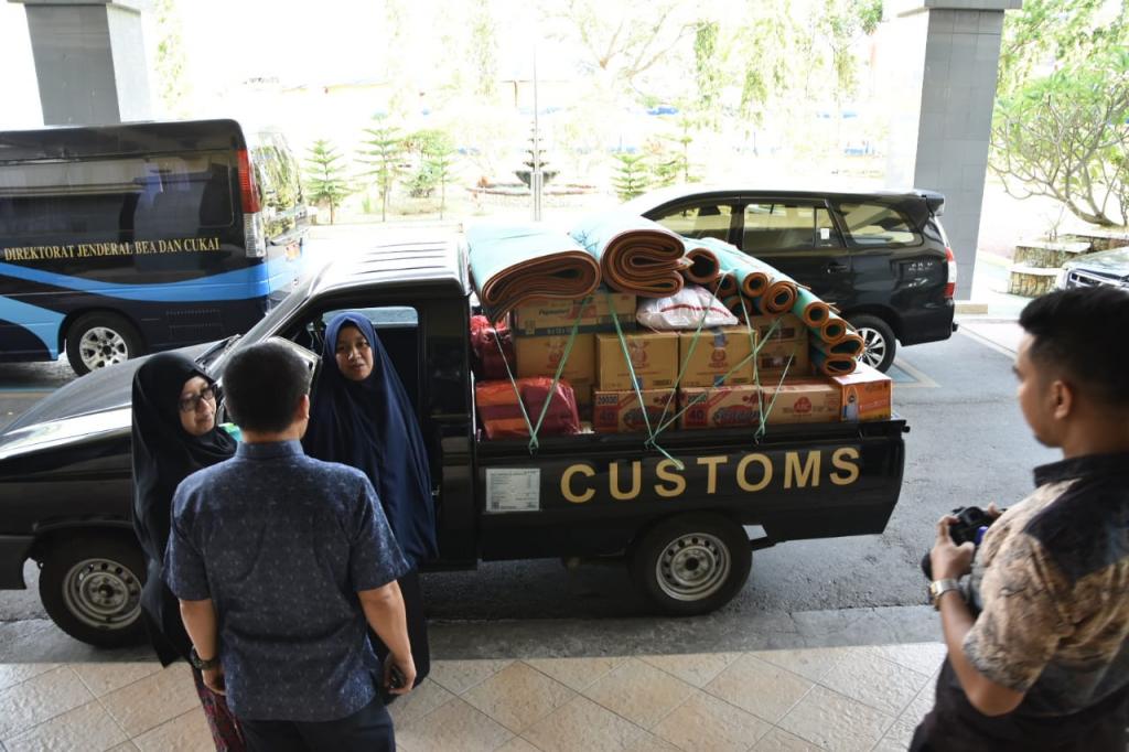 Mengumpulkan Bantuan Logistik