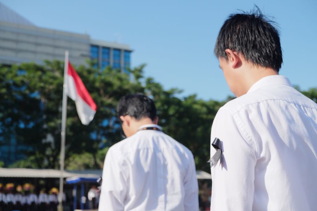 Pelaksanaan Upacara Bendera Dalam Suasana Duka