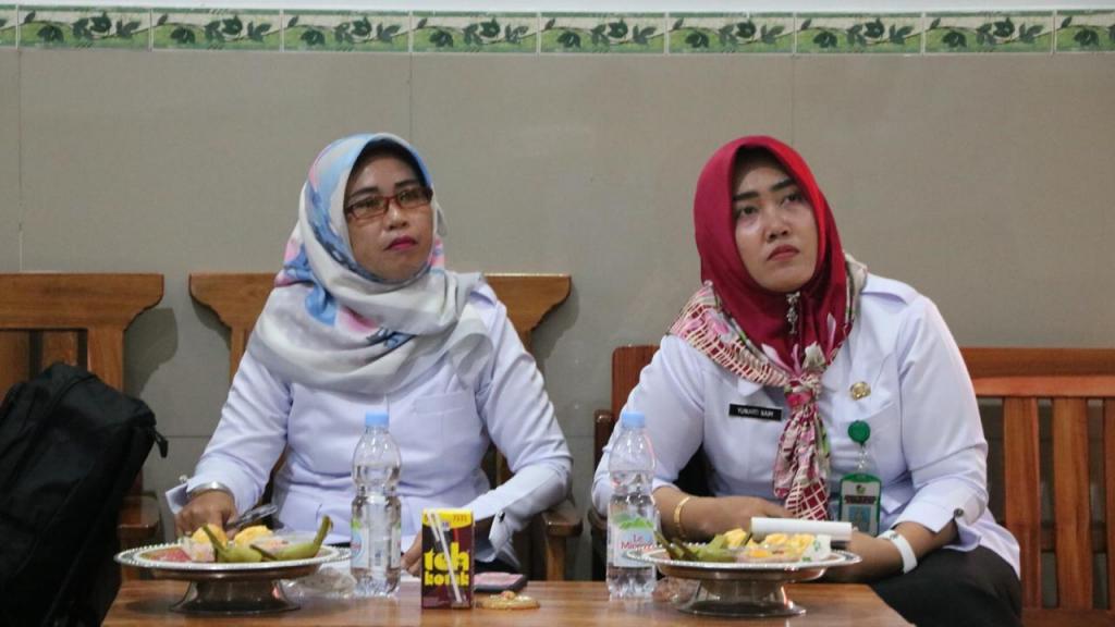 Pihak dari oleh LKP Topanrita dan Dinas Koperasi UMKM, Perdagangan dan Perindustrian Kabupaten Majene