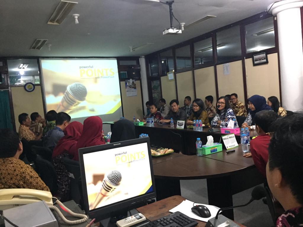 Suasana IHT tentang Powerpoint oleh Septian Hari Cahyo