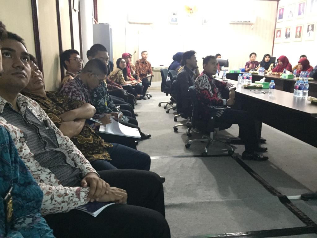 peserta IHT memperhatikan materi yang disampaikan