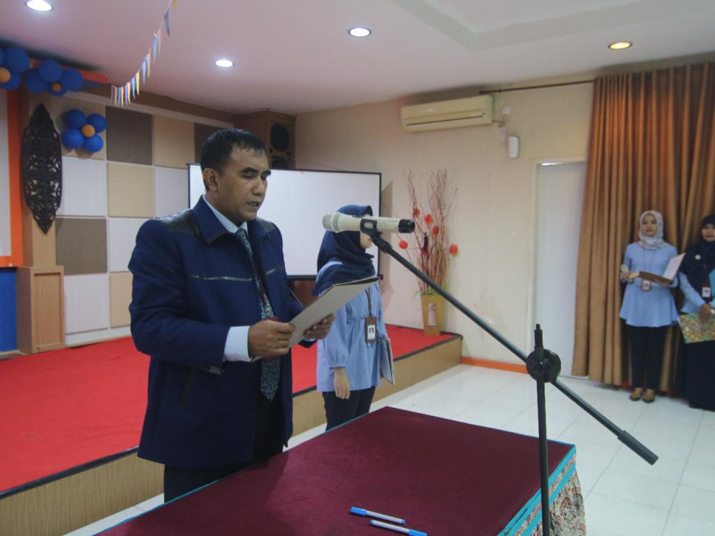 Kepala KPP Pratama Tenggarong Widodo pimpin pengambilan sumpah jabatan
