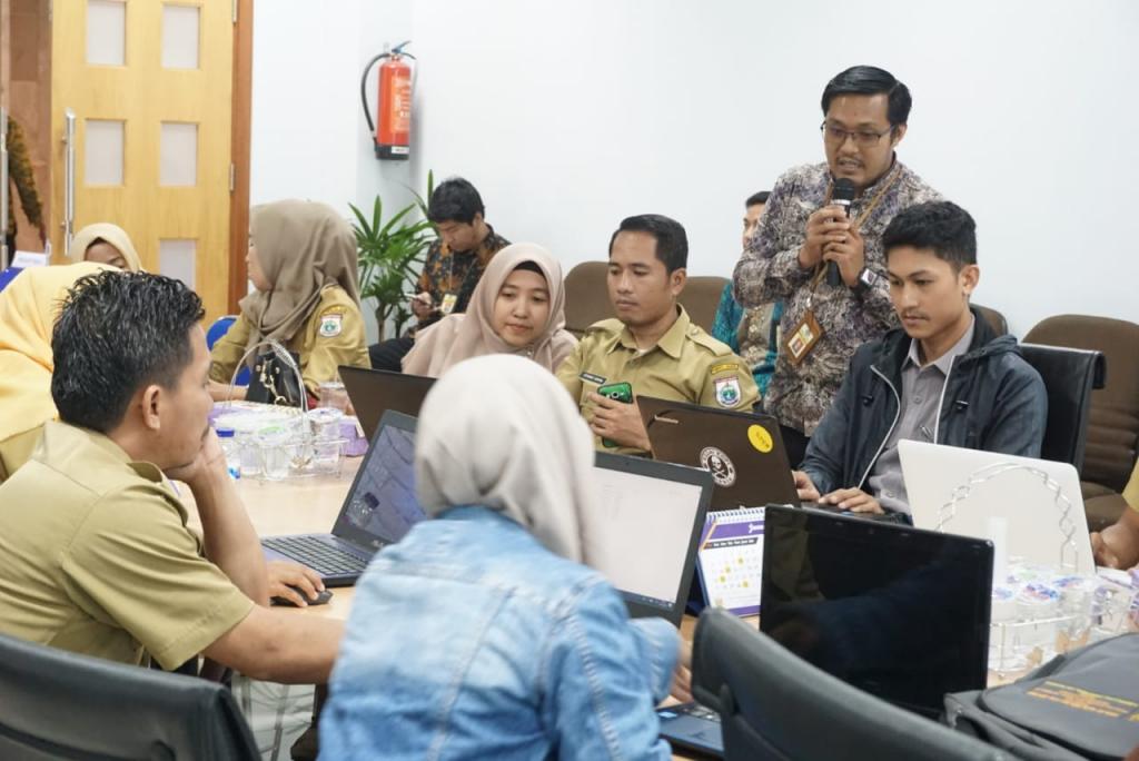 Bachri, AR Waskon I sedang memberikan arahan