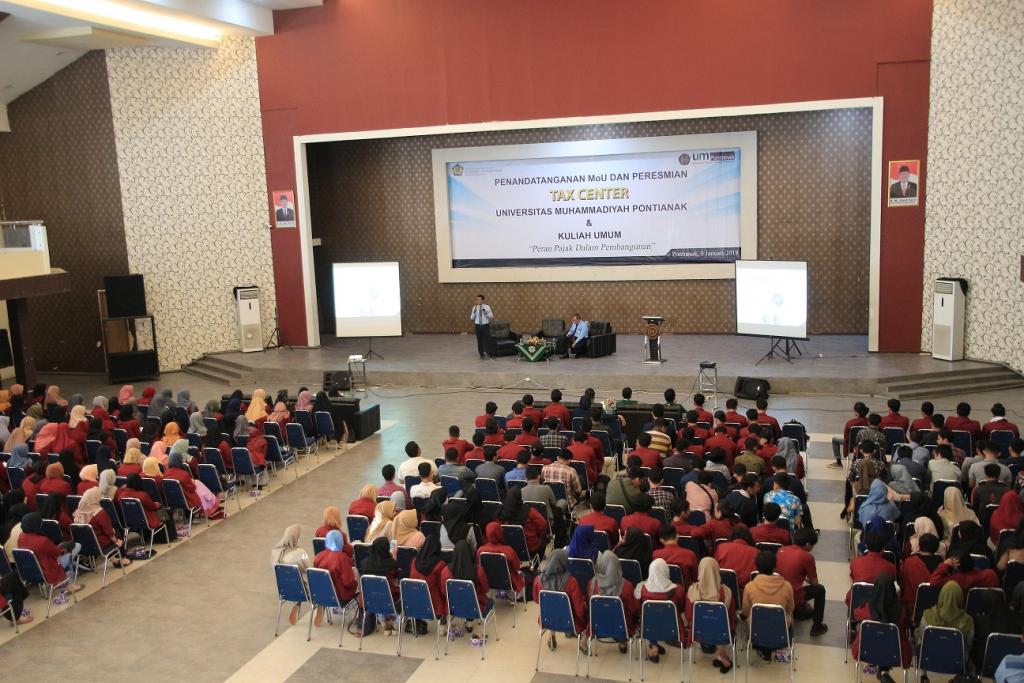 Plt. Kabid Kerjasama dan Hubungan Masyarakat Sebagai Moderator