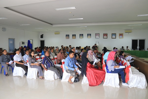 Wajib pajak mengikuti kegiatan sosialisasi