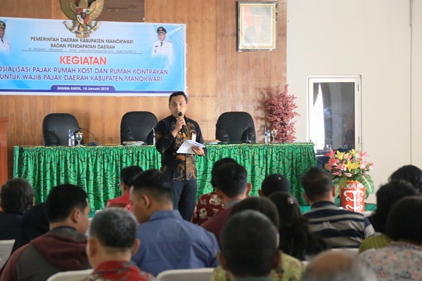 Kasi Waskon 2 sedang menjelaskan kewajiban pajak pemilik indekos