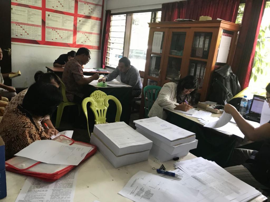 Suasana Pelayanan Posko SPT Pineleng