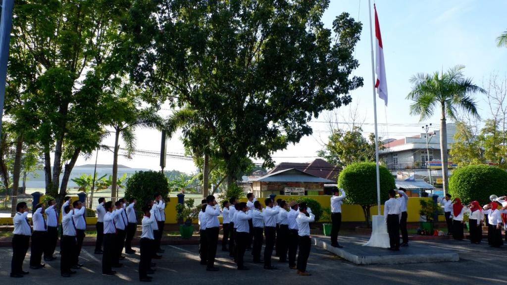 Suasana pengibaran Bendera Merah Putih