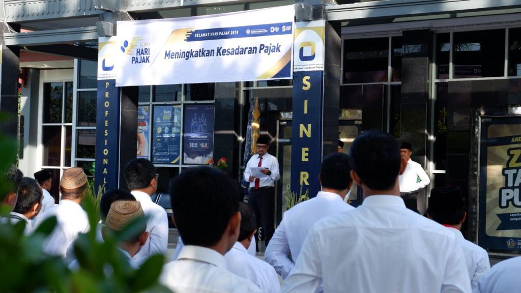 Pembacaan sambutan Menteri Keuangan oleh Pembina Upacara