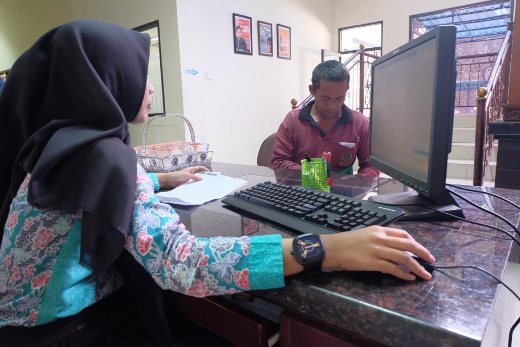 Loket dibuka dari pukul 08.00 - 16.00 WITA