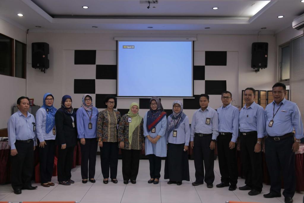 Foto bersama pegawai KPP Kebon Jeruk Dua dengan nara sumber