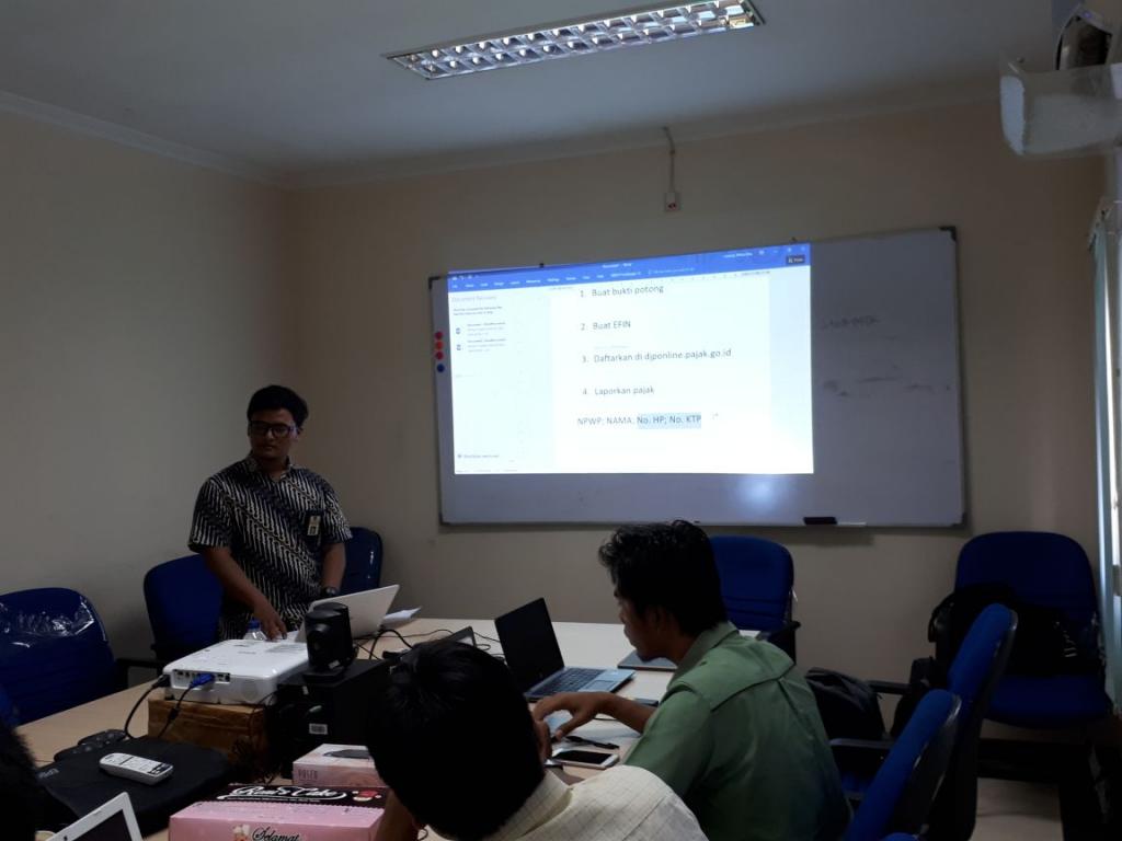 Tim dari KP2KP Tanjung Selor menyampaikan kewajiban perpajakan WP