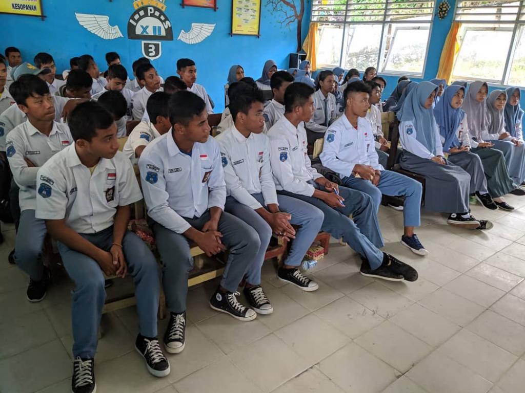 Para iswa menyimak materi