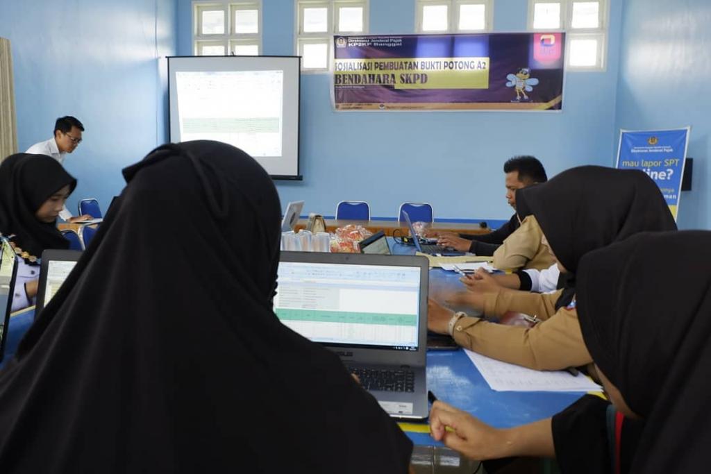 Peserta serius mengikuti edukasi pembuatan 1721 A2