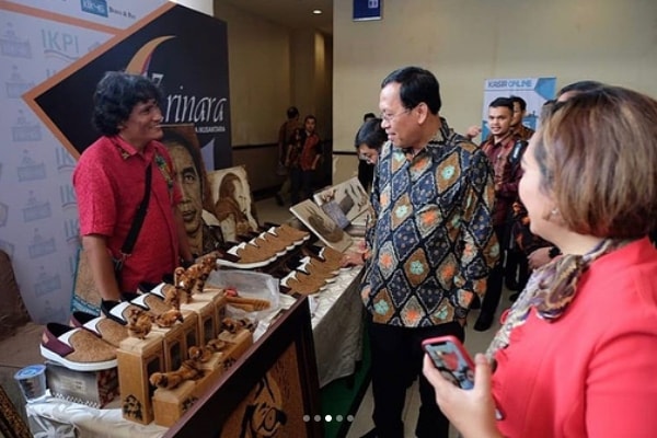 Dirjen Pajak menyapa para pelaku usaha.